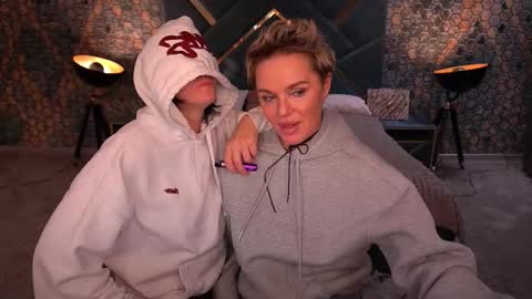 Ira brunette and Vika blonde online show from November 2025 07:11:02 AM