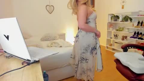 Snapshot of pleasurewitch chatting on February 2025 07:40:02 PM PleasureWitch online show from February 2025 07:40:02 PM