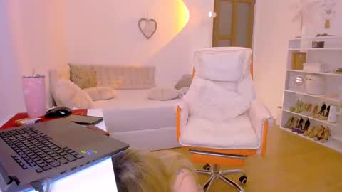 PleasureWitch online show from April 2026 07:15:01 PM