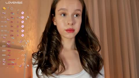 Snapshot of plusvibe chatting on December 2024 06:54:02 PM Sophie online show from December 2024 06:54:02 PM