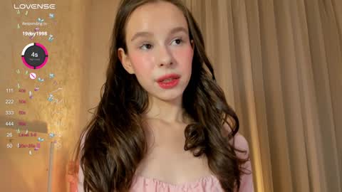 Snapshot of plusvibe chatting on December 2024 07:00:01 PM Sophie online show from December 2024 07:00:01 PM