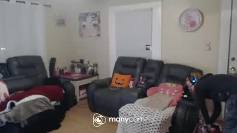 Snapshot of pocketplywood chatting on November 2025 12:35:02 AM PocketPlywood online show from November 2025 12:35:02 AM