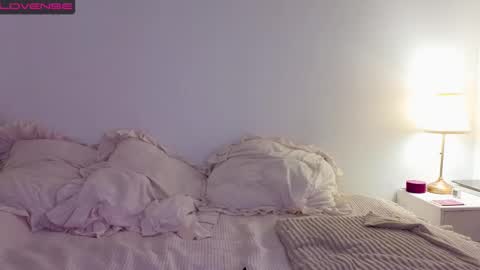 Snapshot of poison_girls chatting on March 2025 01:45:01 PM Rose online show from March 2025 01:45:01 PM