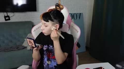 Snapshot of polidevis chatting on November 2025 01:33:02 PM Candytrain online show from November 2025 01:33:02 PM