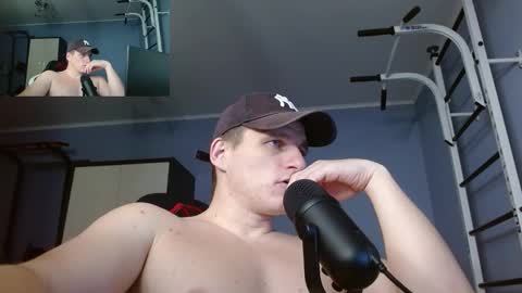 Snapshot of poliglotjoe2 chatting on January 2026 01:44:01 AM Poliglotjoe2 online show from January 2026 01:44:01 AM