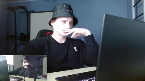 Snapshot of poliglotjoe2 chatting on February 2026 08:45:02 PM Poliglotjoe2 online show from February 2026 08:45:02 PM