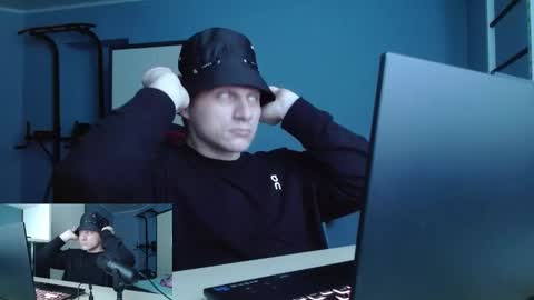 Snapshot of poliglotjoe2 chatting on February 2026 09:23:02 AM Poliglotjoe2 online show from February 2026 09:23:02 AM