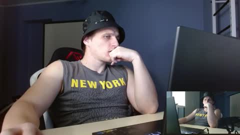 Snapshot of poliglotjoe2 chatting on February 2026 09:32:01 PM Poliglotjoe2 online show from February 2026 09:32:01 PM