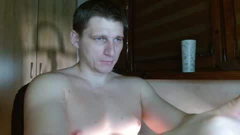 Poliglotjoe2 online show from May 2026 08:37:02 PM