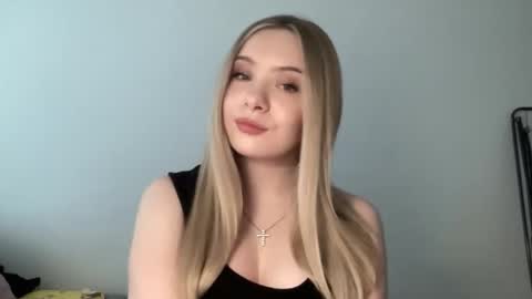 polishangel222 online show from April 2026 03:25:02 PM