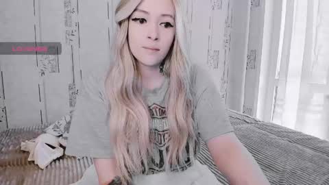 Snapshot of polly_wow chatting on June 2026 08:48:01 AM Polly online show from June 2026 08:48:01 AM
