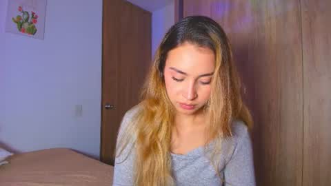 Snapshot of pollygrey_ chatting on June 2026 04:26:01 AM Carolina online show from June 2026 04:26:01 AM