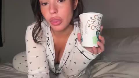 Snapshot of pollyyypocket chatting on February 2026 06:28:01 AM Polly Pocket online show from February 2026 06:28:01 AM