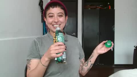 Snapshot of poly_mer chatting on December 2024 08:07:02 PM Poly online show from December 2024 08:07:02 PM