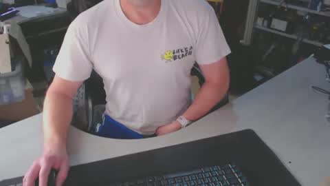 Snapshot of poodledude chatting on January 2025 02:21:01 PM Dave online show from January 2025 02:21:01 PM