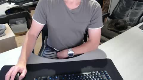 Snapshot of poodledude chatting on October 2025 06:46:02 AM Dave online show from October 2025 06:46:02 AM