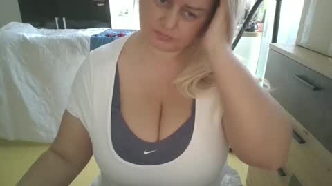 Snapshot of pornbusty chatting on February 2025 03:09:02 PM MelissOfficial online show from February 2025 03:09:02 PM