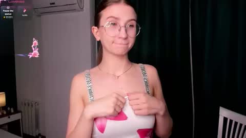 Elizabeth online show from November 2025 07:25:01 PM