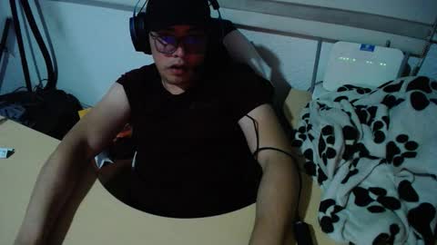 Snapshot of powerfulzeus2 chatting on September 2025 02:44:02 AM powerfulzeus2 online show from September 2025 02:44:02 AM