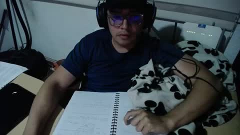 Snapshot of powerfulzeus2 chatting on September 2025 01:27:01 AM powerfulzeus2 online show from September 2025 01:27:01 AM