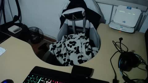 Snapshot of powerfulzeus2 chatting on September 2025 05:42:02 AM powerfulzeus2 online show from September 2025 05:42:02 AM