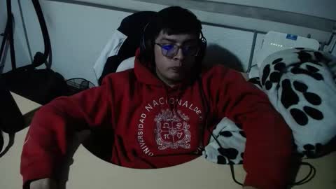 Snapshot of powerfulzeus2 chatting on September 2025 03:30:02 AM powerfulzeus2 online show from September 2025 03:30:02 AM