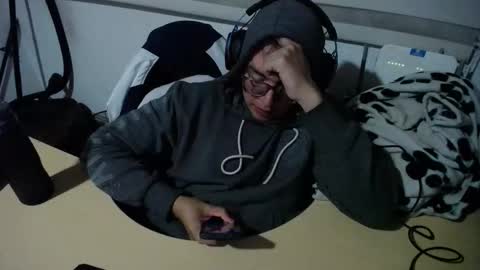 Snapshot of powerfulzeus2 chatting on September 2025 06:36:01 AM powerfulzeus2 online show from September 2025 06:36:01 AM