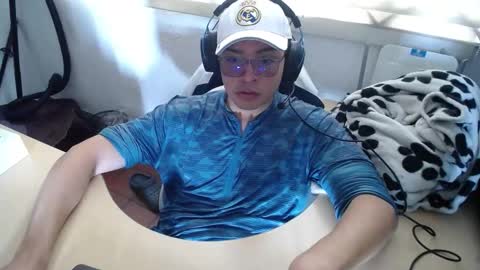 Snapshot of powerfulzeus2 chatting on September 2025 06:53:01 PM powerfulzeus2 online show from September 2025 06:53:01 PM