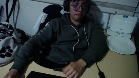 Snapshot of powerfulzeus2 chatting on September 2025 01:54:02 AM powerfulzeus2 online show from September 2025 01:54:02 AM