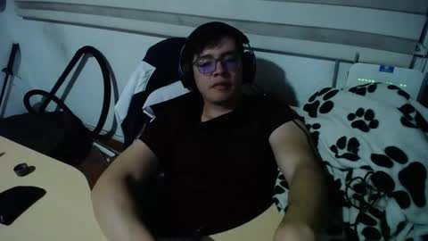 Snapshot of powerfulzeus2 chatting on October 2025 02:28:02 AM powerfulzeus2 online show from October 2025 02:28:02 AM