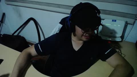 Snapshot of powerfulzeus2 chatting on October 2025 01:36:02 AM powerfulzeus2 online show from October 2025 01:36:02 AM