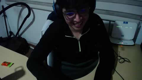 Snapshot of powerfulzeus2 chatting on October 2025 02:32:02 AM powerfulzeus2 online show from October 2025 02:32:02 AM