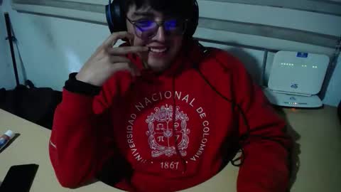 Snapshot of powerfulzeus2 chatting on October 2025 02:00:01 AM powerfulzeus2 online show from October 2025 02:00:01 AM