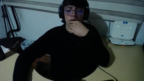 Snapshot of powerfulzeus2 chatting on October 2025 02:45:01 AM powerfulzeus2 online show from October 2025 02:45:01 AM