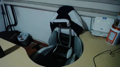 Snapshot of powerfulzeus2 chatting on October 2025 02:01:02 AM powerfulzeus2 online show from October 2025 02:01:02 AM