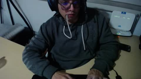 Snapshot of powerfulzeus2 chatting on October 2025 01:57:01 AM powerfulzeus2 online show from October 2025 01:57:01 AM