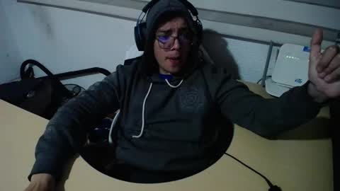 Snapshot of powerfulzeus2 chatting on November 2025 02:10:02 AM powerfulzeus2 online show from November 2025 02:10:02 AM