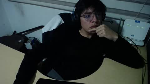 Snapshot of powerfulzeus2 chatting on November 2025 02:43:02 AM powerfulzeus2 online show from November 2025 02:43:02 AM