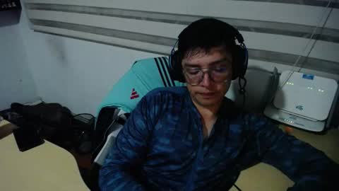 Snapshot of powerfulzeus2 chatting on December 2025 01:44:02 AM powerfulzeus2 online show from December 2025 01:44:02 AM