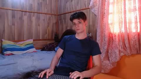 Snapshot of powertwinky chatting on December 2024 09:30:02 PM chris independent online show from December 2024 09:30:02 PM