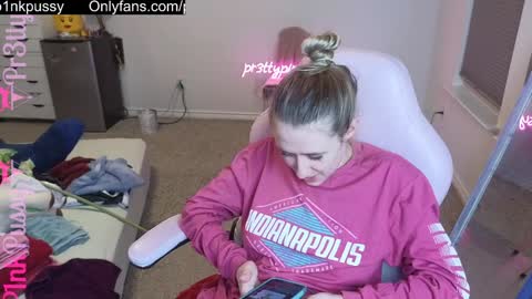 Snapshot of pr3ttyp1nkpussy chatting on January 2025 02:06:02 AM Evangeline Eva Darling online show from January 2025 02:06:02 AM