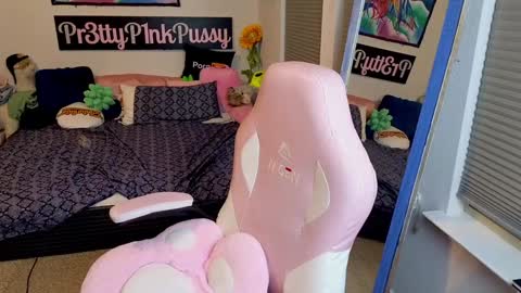 Snapshot of pr3ttyp1nkpussy chatting on October 2025 03:18:01 AM Evangeline Eva Darling online show from October 2025 03:18:01 AM