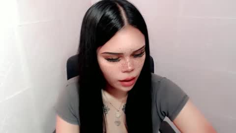 Snapshot of preciousangel69xxx chatting on December 2024 02:52:01 AM MAXXINE online show from December 2024 02:52:01 AM