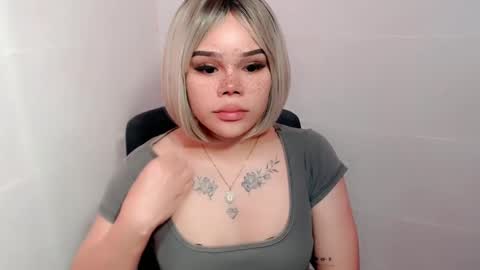 Snapshot of preciousangel69xxx chatting on January 2025 10:17:01 PM MAXXINE online show from January 2025 10:17:01 PM