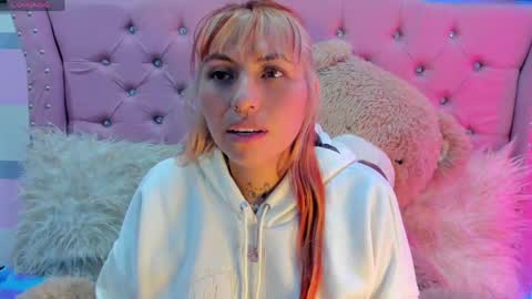 Pretti Violet online show from April 2026 11:23:01 AM