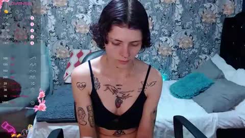 pretty_cristal22 online show from May 2026 02:15:02 PM