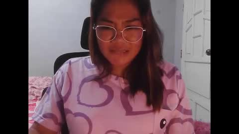 pretty_jewel05 online show from May 2026 04:47:01 PM