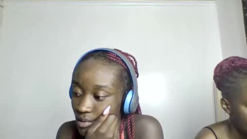 pretty luv1 online show from March 2026 09:52:02 PM