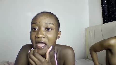 pretty luv1 online show from April 2026 07:33:01 PM