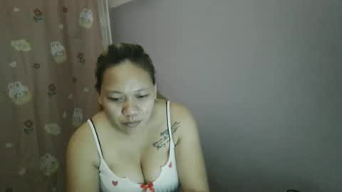 pretty_lyn08 online show from May 2026 05:52:02 PM